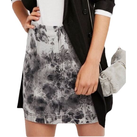 Free People Women’s Taupe Size 2 Modern Floral Femme Stretch Pencil Mini Skirt - Picture 1 of 3